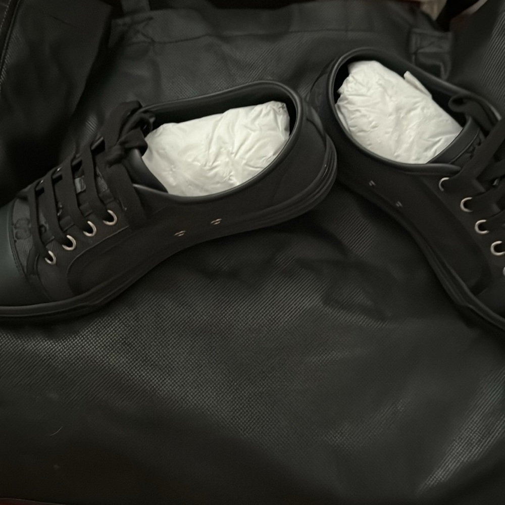 Gucci GG Black Canvas & Leather Sneaker. - Picture 11 of 17